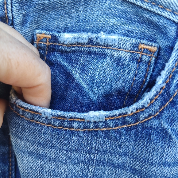 Ladies size 7R or 28W Hollister distressed jeans - Picture 3 of 8